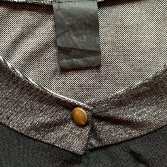 EVE LAVOIE - V neck grey black tees t-shirt with pink print - Medium - Picture 8 of 9